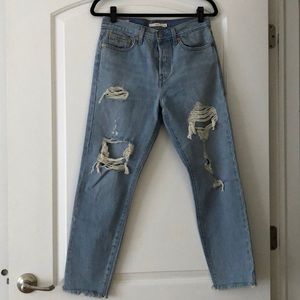 Levi’s Premium Distressed Wedgie Jeans 28